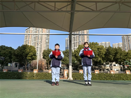 主持人.jpg
